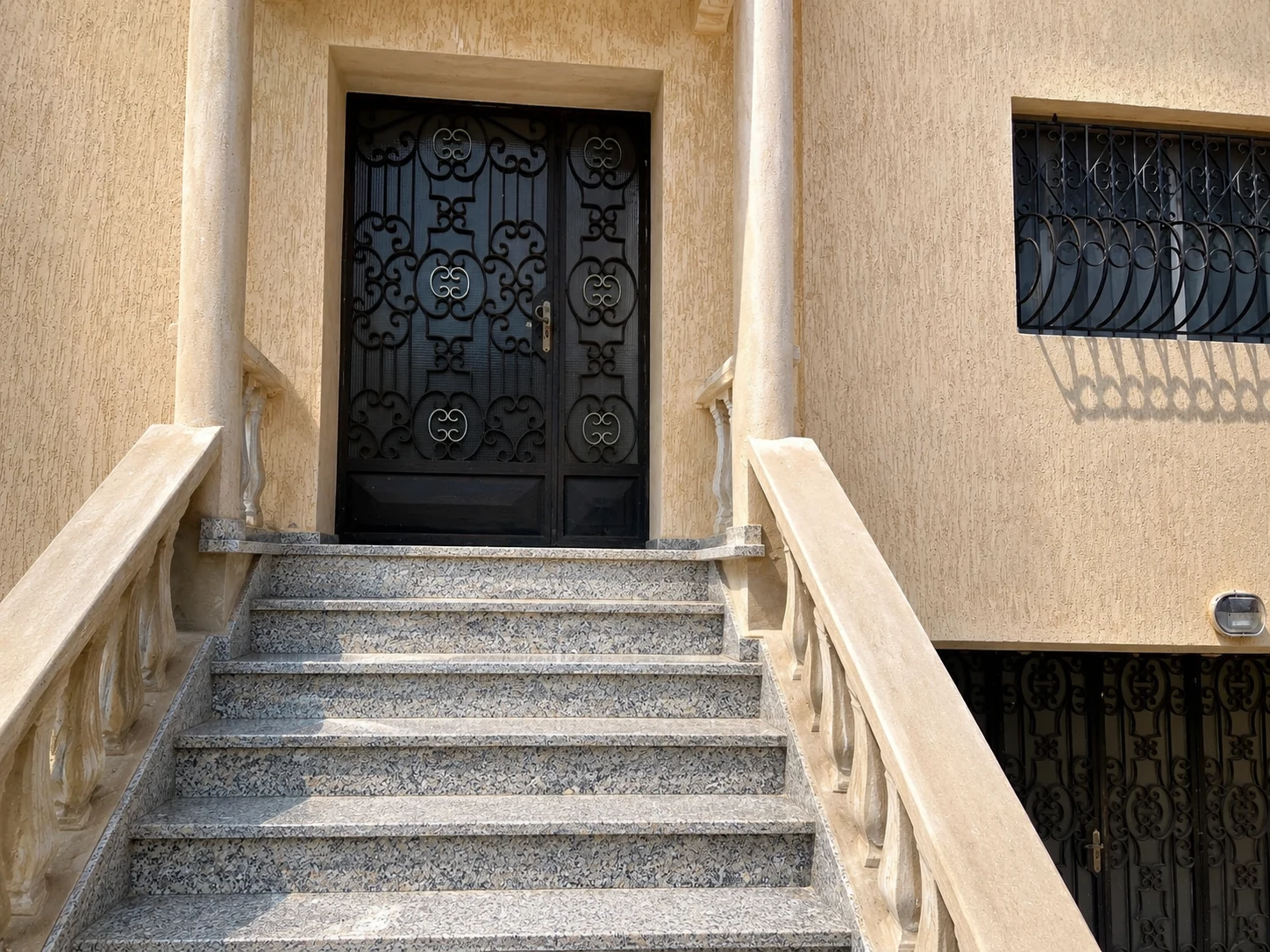 Entrée principale de la villa