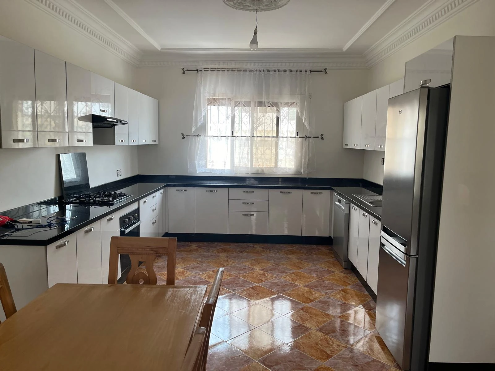 Photo extérieure de la villa à Bni Yakhlef
